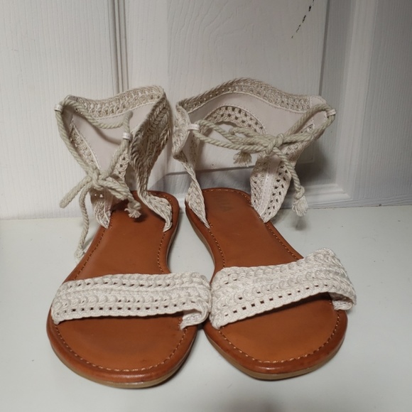 LIKE NEW Mia Sandals - Picture 2 of 4